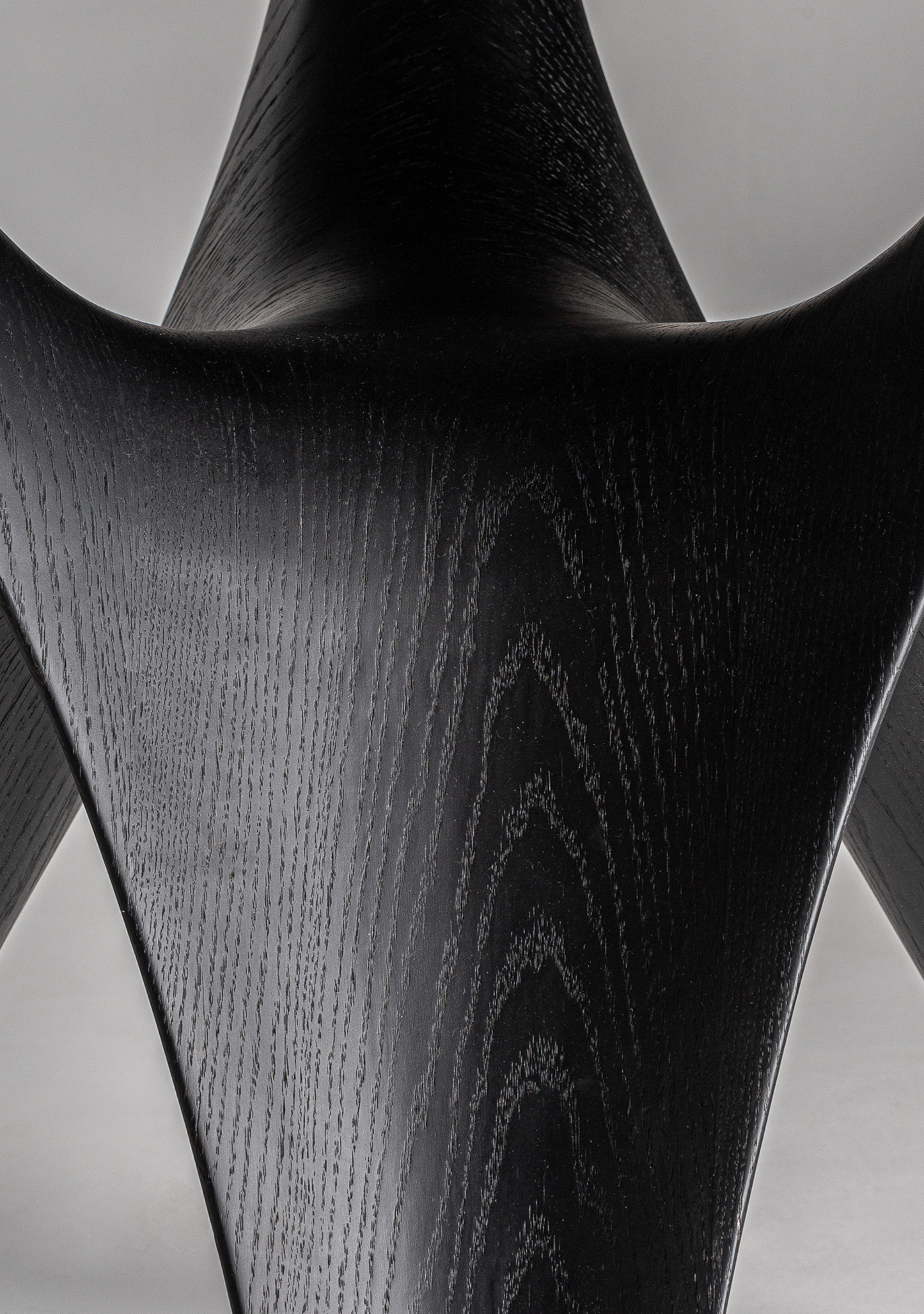 Noir Éclipse Dining Table