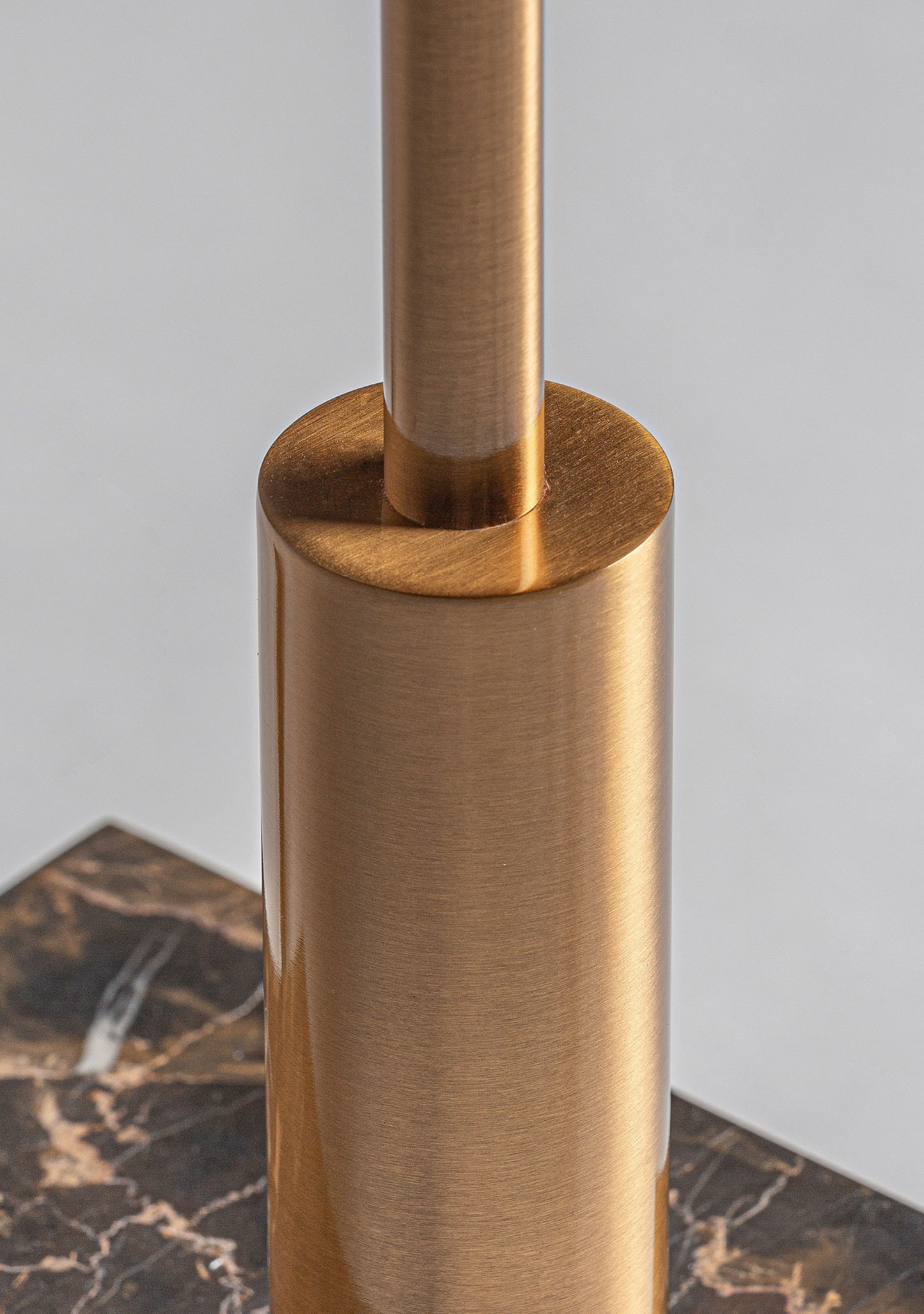 Saholy Marble Floor Lamp – Black & Gold - Elara Maison