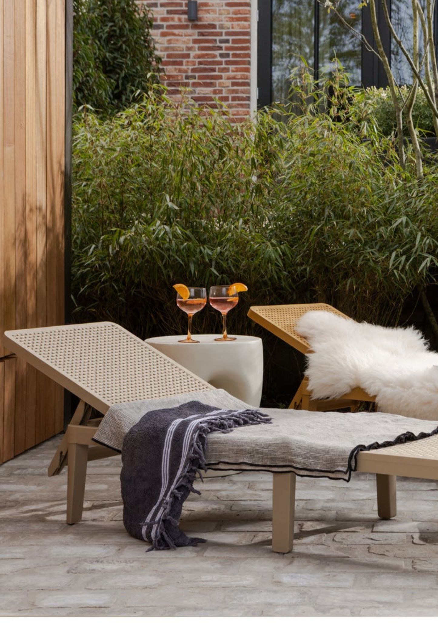 JINTE GARDEN LOUNGER PP SAND - Elara Maison