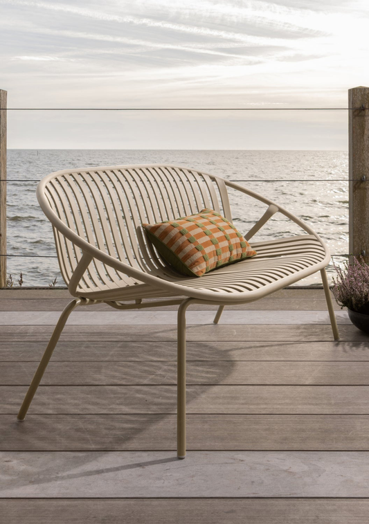 BRUCE GARDEN 2-SEATER BENCH PP/METAL SAND - Elara Maison