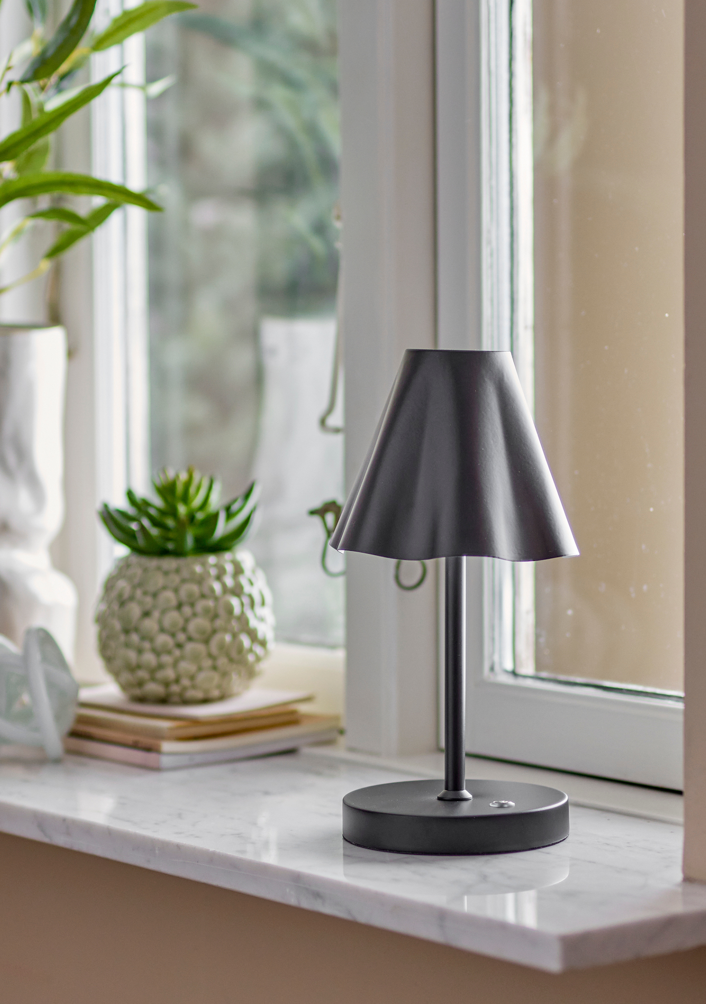 Lianna Portable Lamp – Rechargeable Black Metal (Set of 4) - Elara Maison