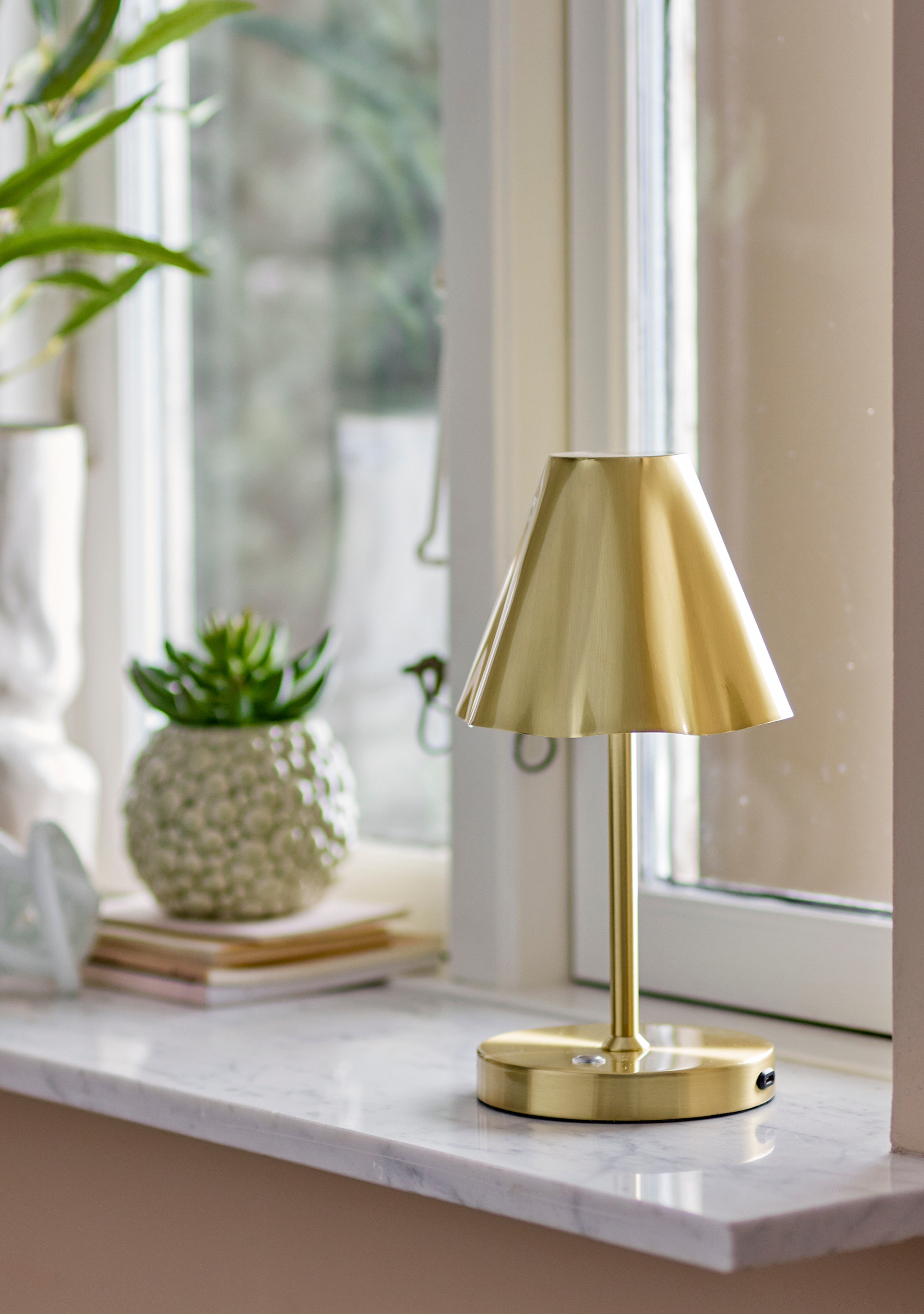 Lianna Portable Lamp – Rechargeable Brass Metal (Set of 4) - Elara Maison