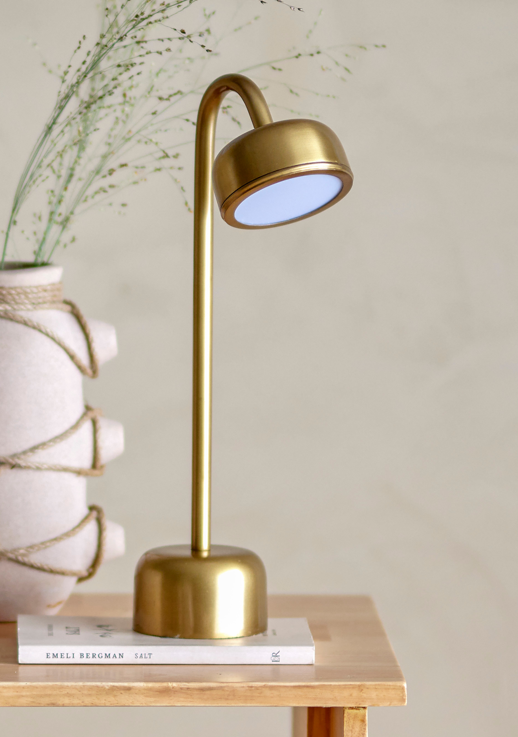 Nico Portable Lamp – Rechargeable Brass Metal - Elara Maison