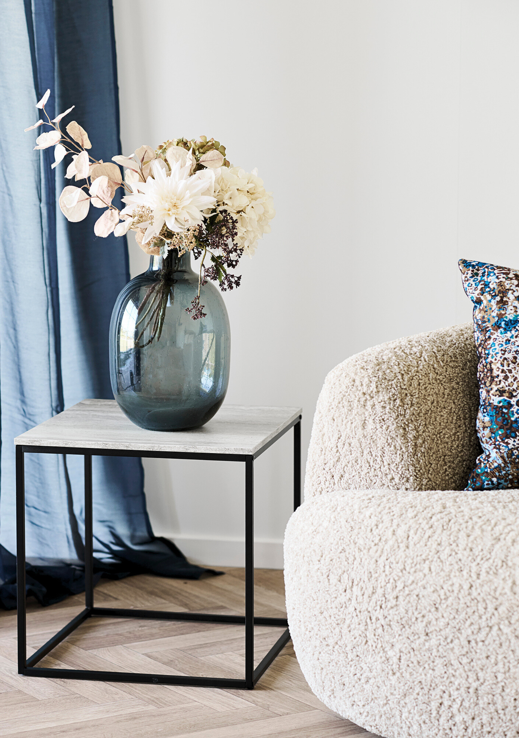 Smoked Glass Vase – Black - Elara Maison