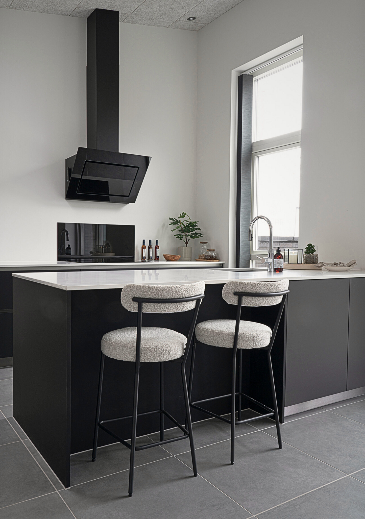 Badalona Counter Chair - Elara Maison