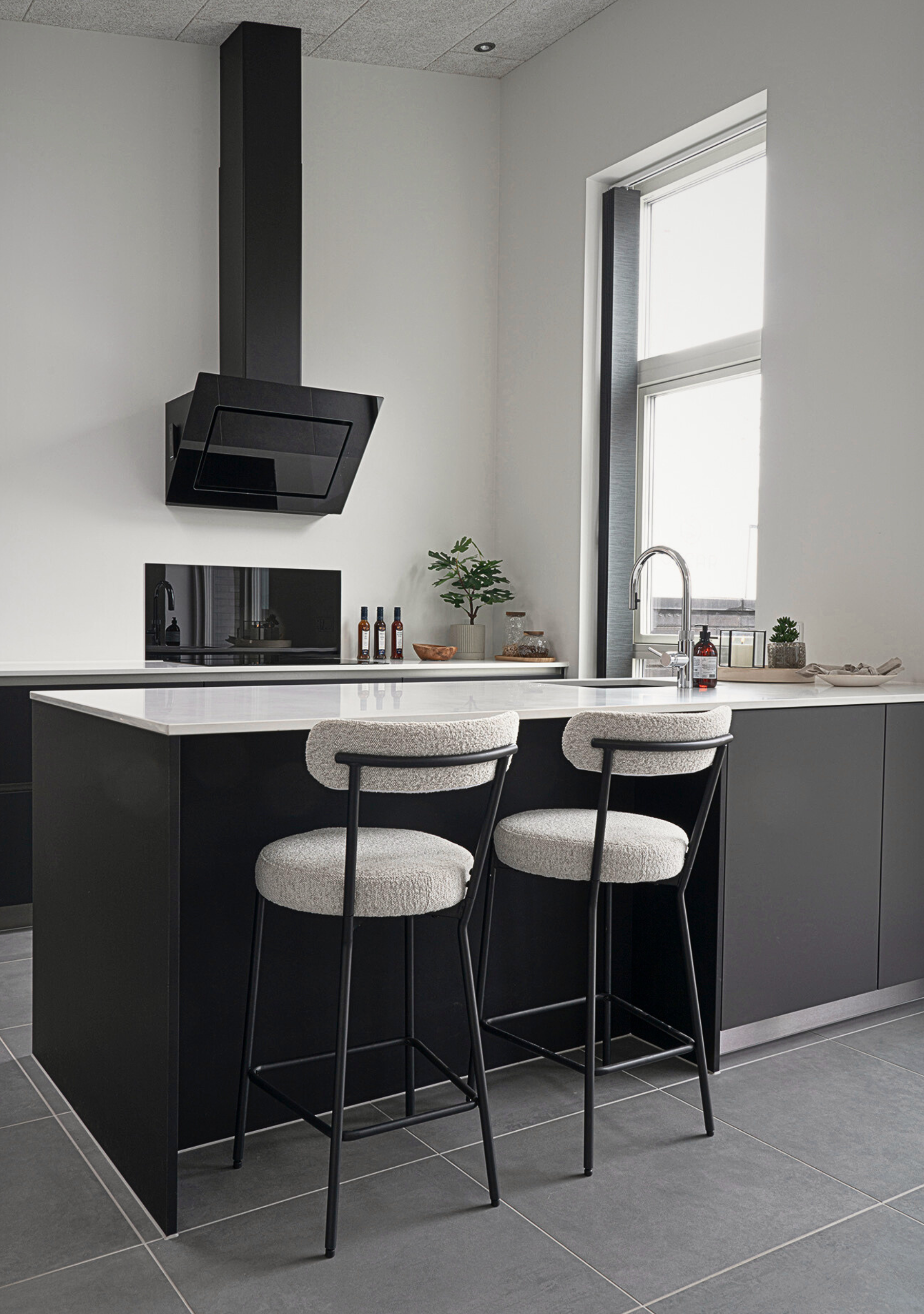 Badalona Counter Chair - Elara Maison