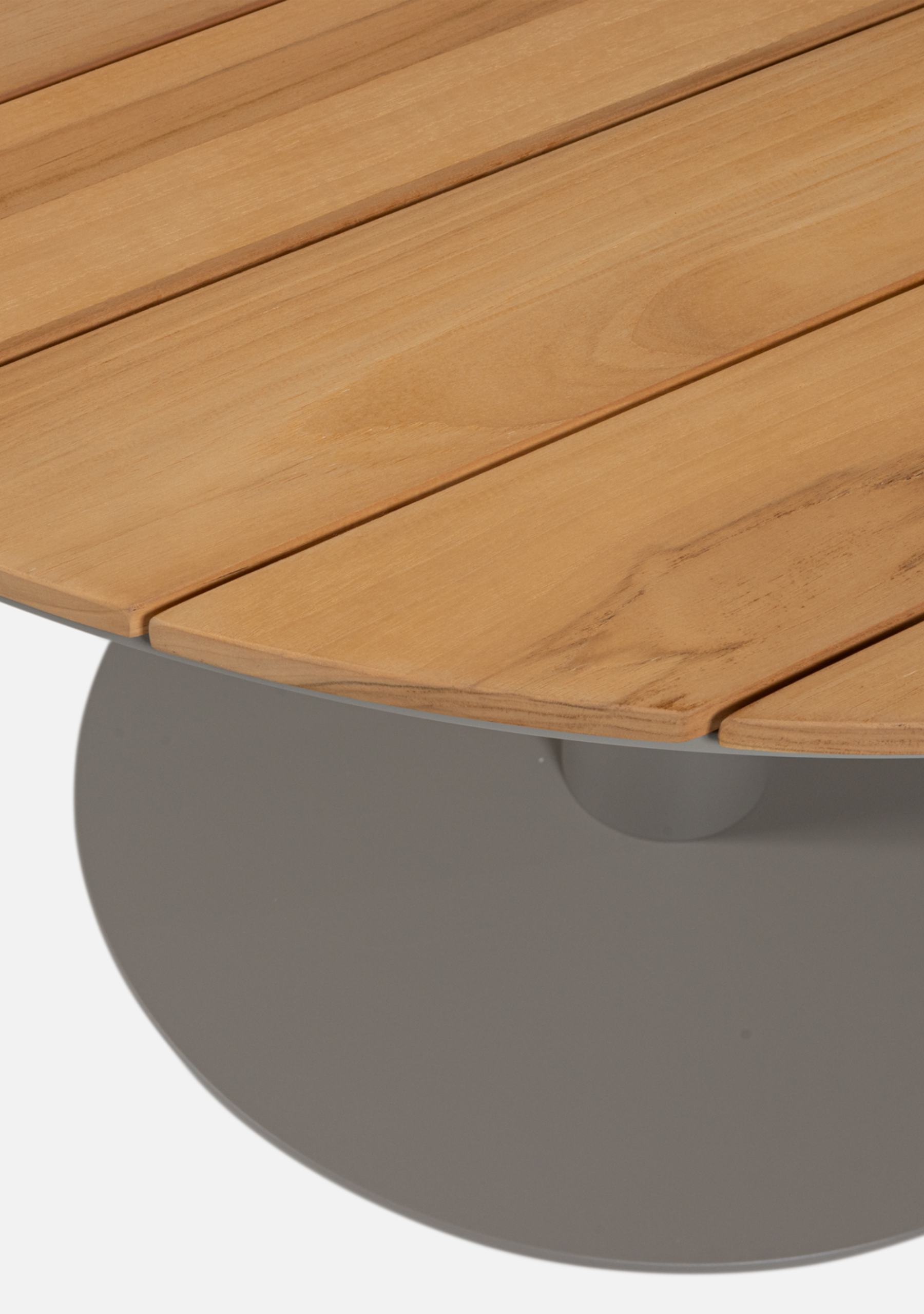 VELA GARDEN TABLE ROUND ALUMINUM/WOOD NATURAL/SAND [fsc] - Elara Maison
