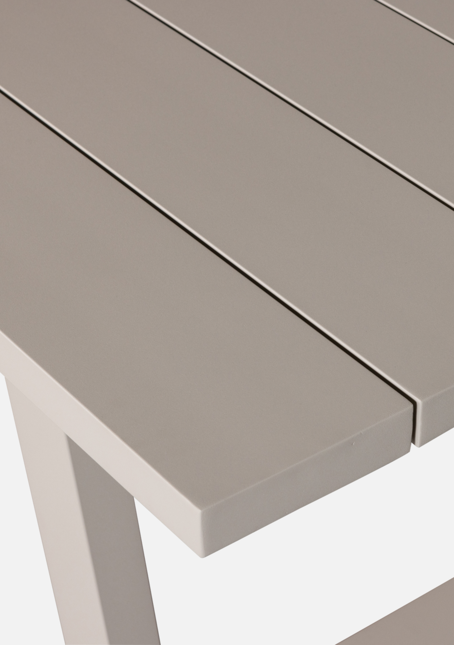 BEAR GARDEN TABLE ALUMINIUM SAND - Elara Maison