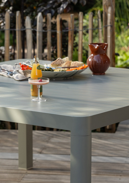 OVARA EXTENDABLE GARDEN TABLE ALUMINIUM SAND - Elara Maison