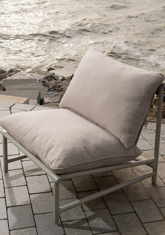 Elvo Outdoor Lounge Chair – Sand Aluminium - Elara Maison