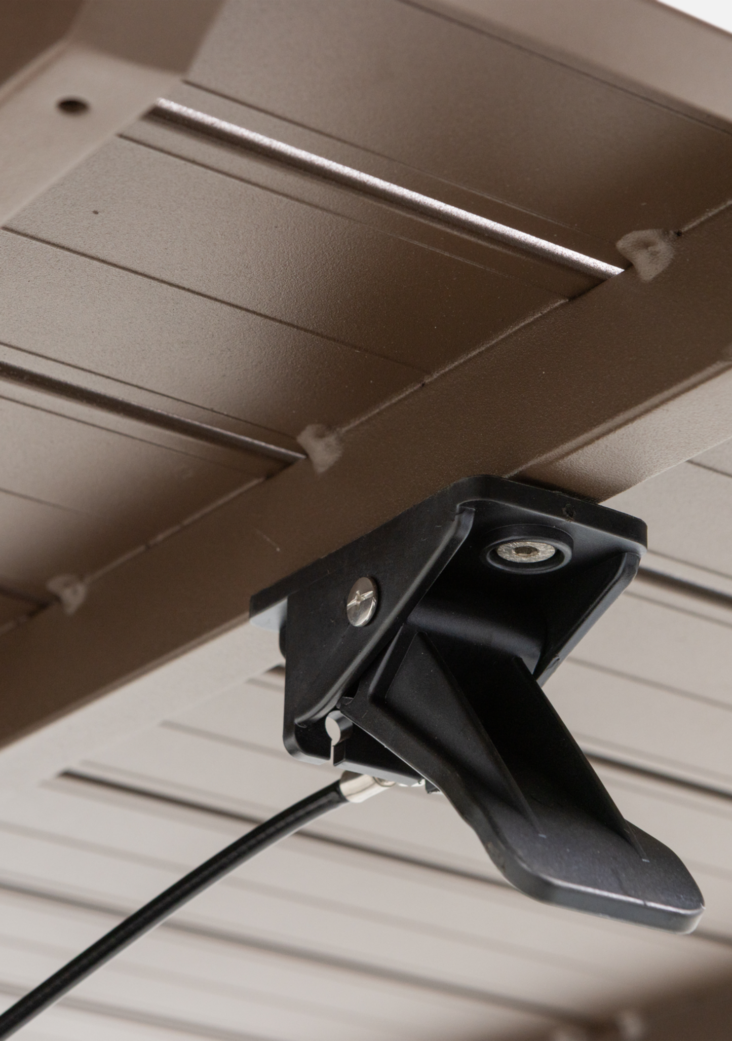 TESSO HEIGHT ADJUSTABLE GARDEN TABLE GARDEN ALUMINUM BROWN - Elara Maison