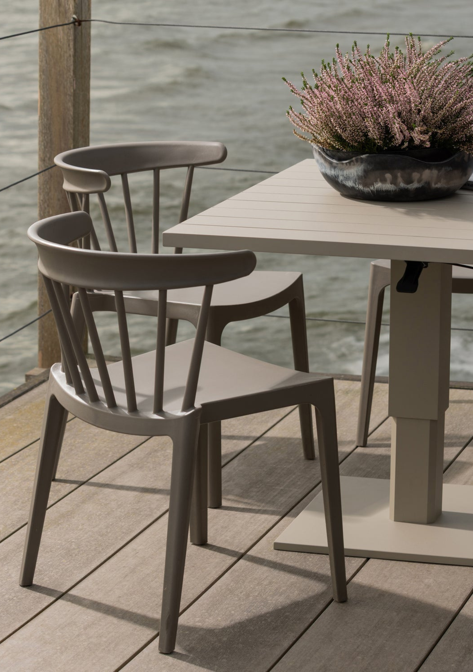 TESSO HEIGHT ADJUSTABLE GARDEN TABLE GARDEN ALUMINUM SAND - Elara Maison