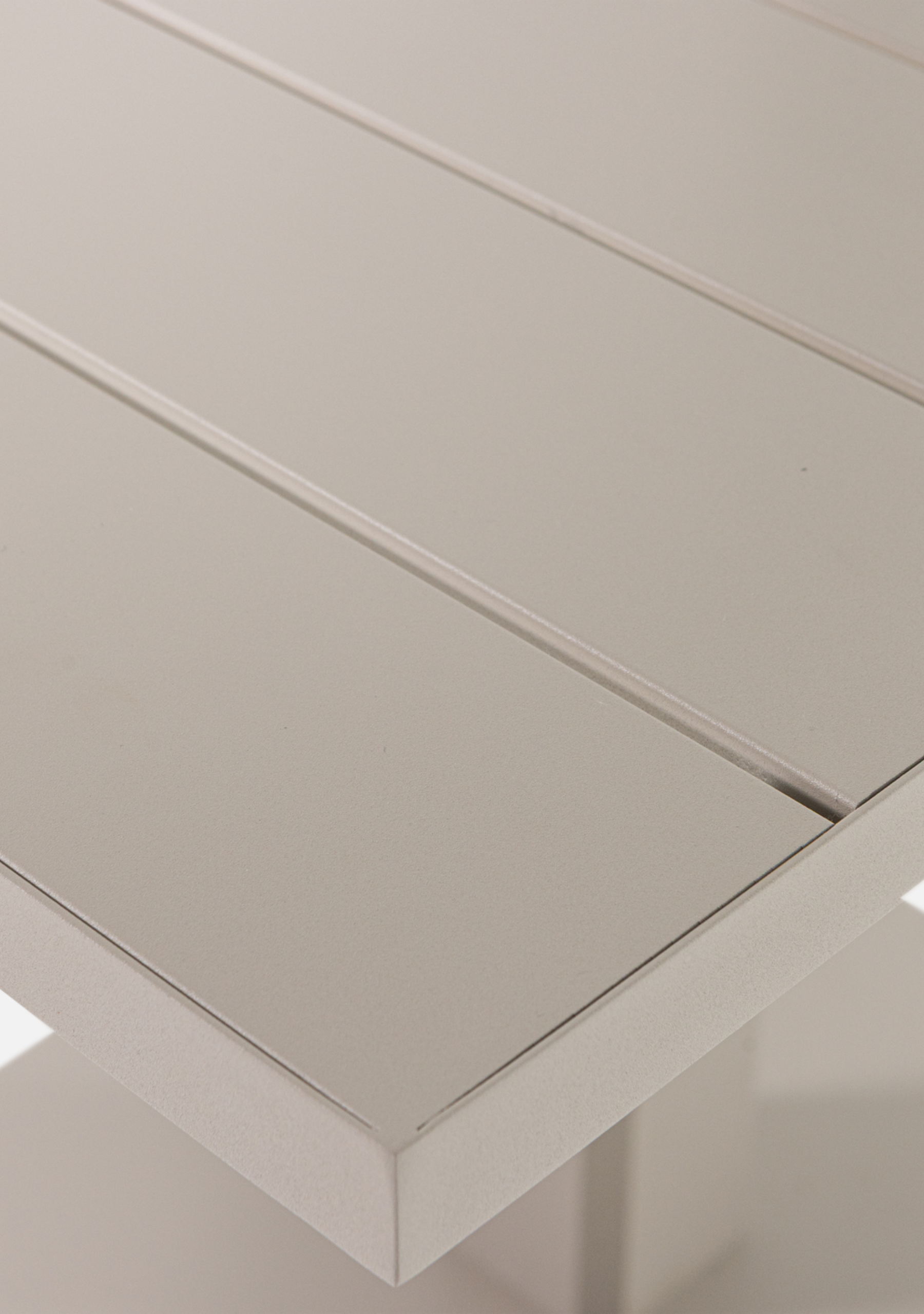 TESSO HEIGHT ADJUSTABLE GARDEN TABLE GARDEN ALUMINUM SAND - Elara Maison