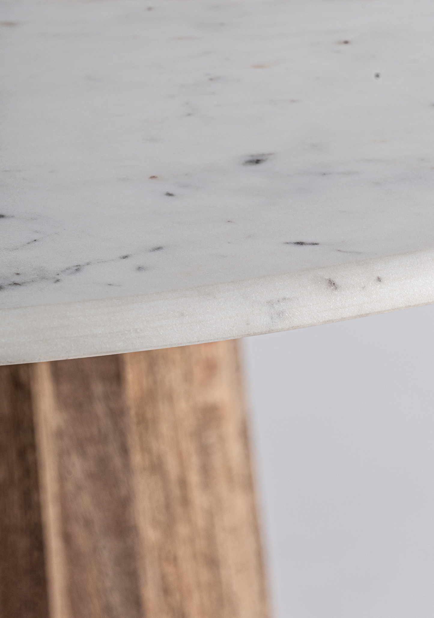 Plissé Sculptural Round Marble Dining Table 121 cm