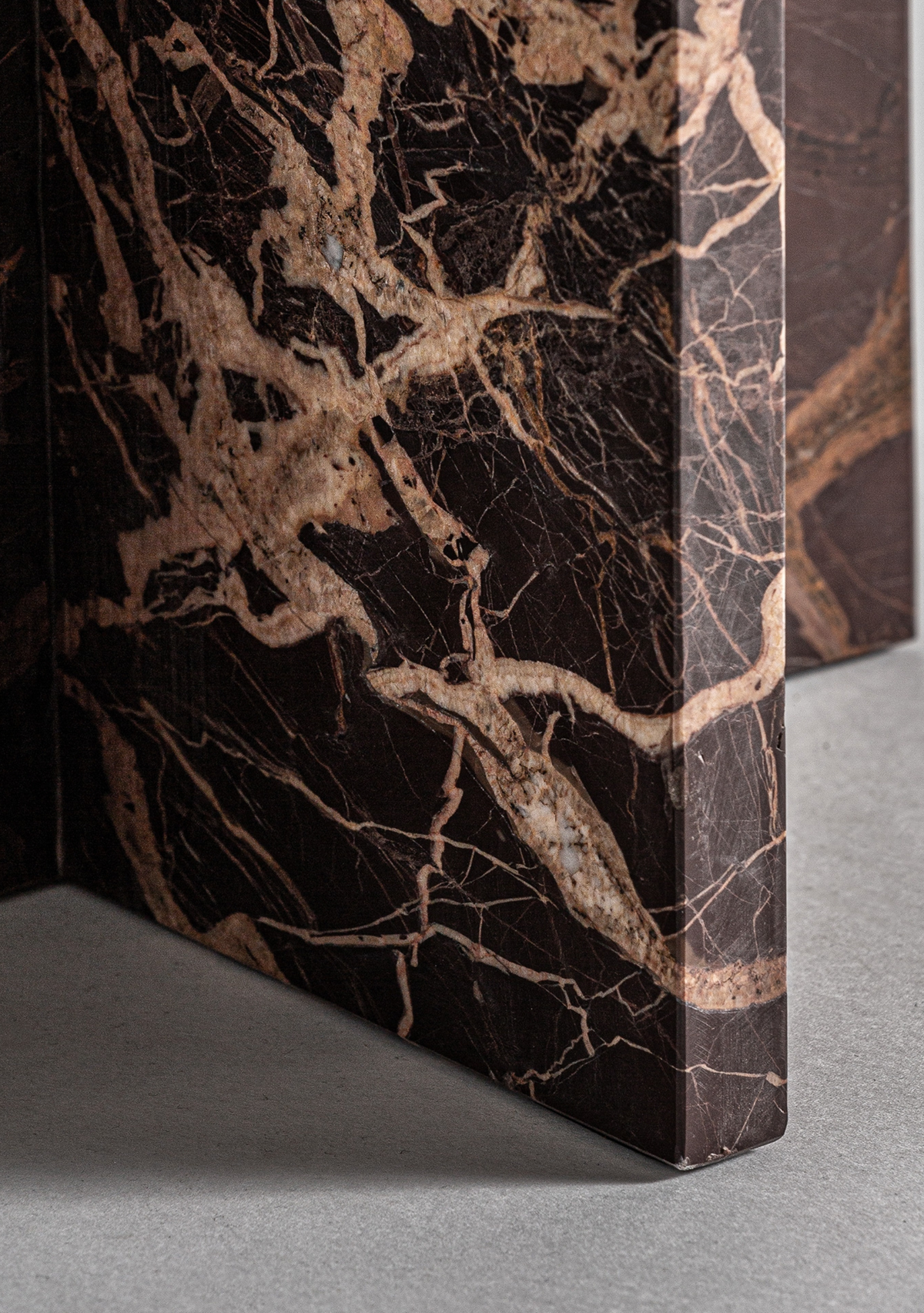 RUSKEALA SIDE TABLE - Elara Maison