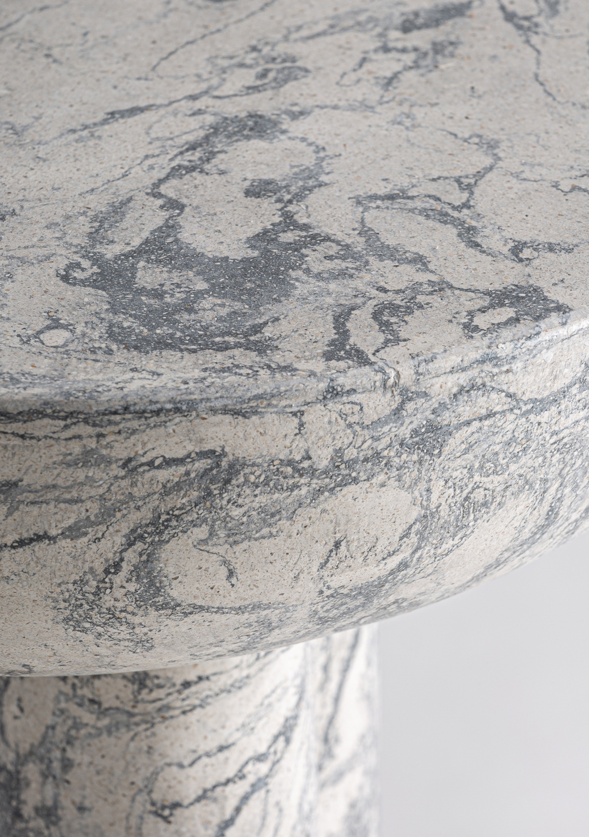 HOLTUM SIDE TABLE - Elara Maison